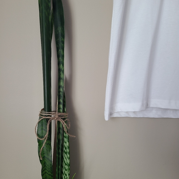 Cooke's Corner Autographed White Graphic Tee Shirt - Picture 4 of 4